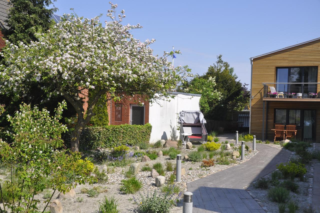 Hotel&Ferienunterkünfte Hus Seeblick Fehmarn Exterior foto
